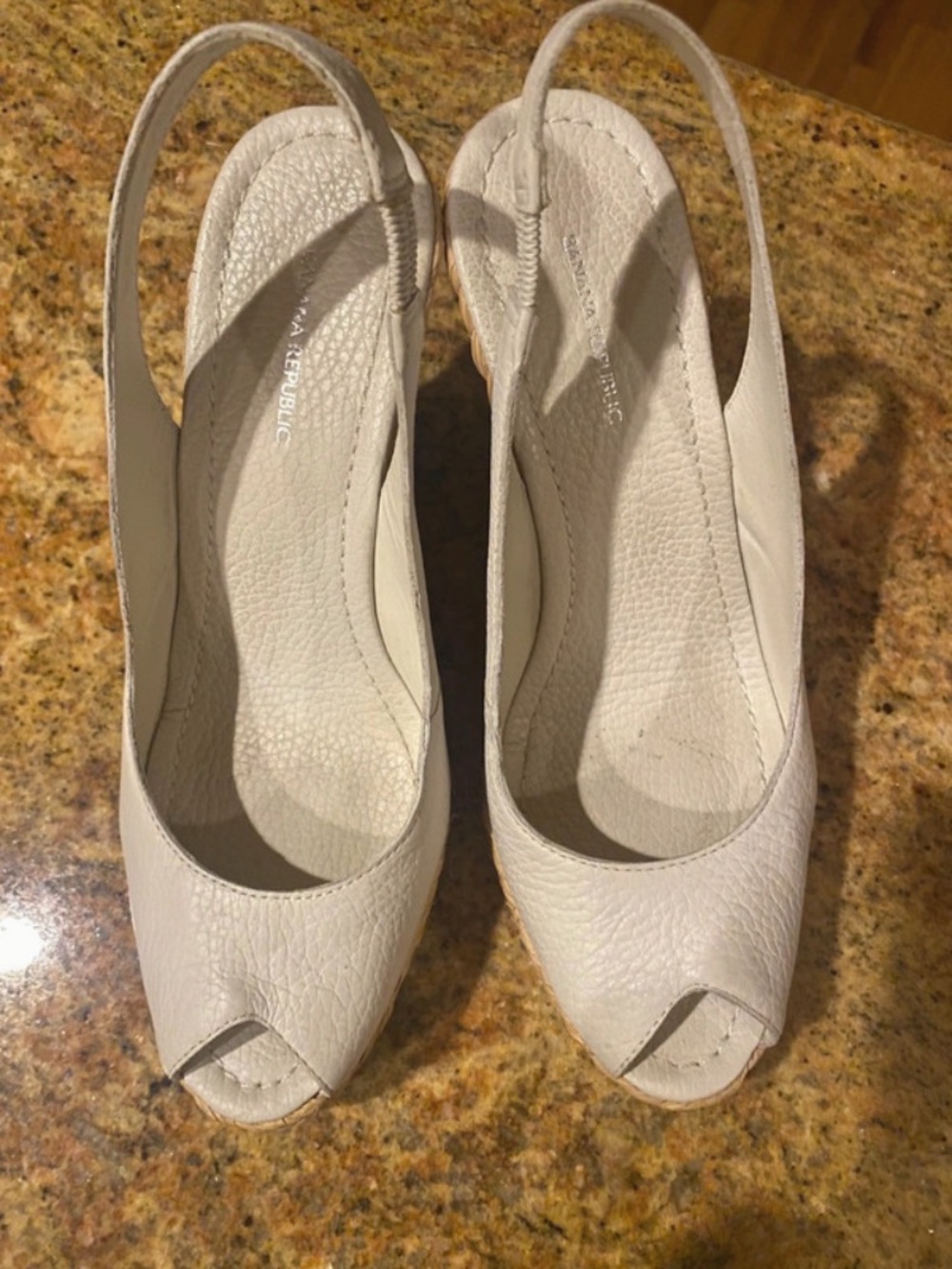 Banana Republic bone leather, straw open toe, sling back. 
Excellent condition.